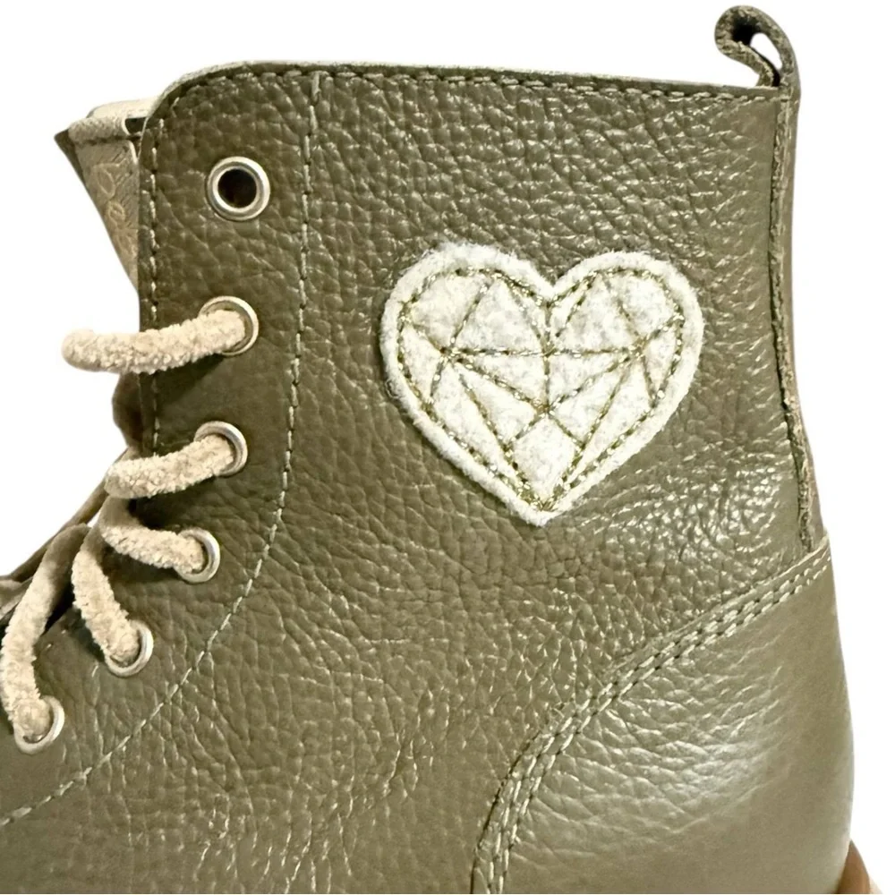 BEBERLIS Booties Kids Olive Heart Patch Leather Size 13/ EU 30 NWT